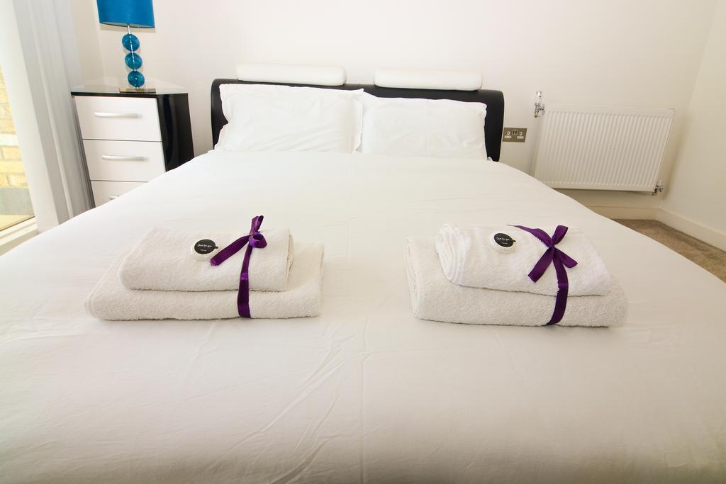 Apartment Wharf - Cambridge Av Лондон Екстериор снимка
