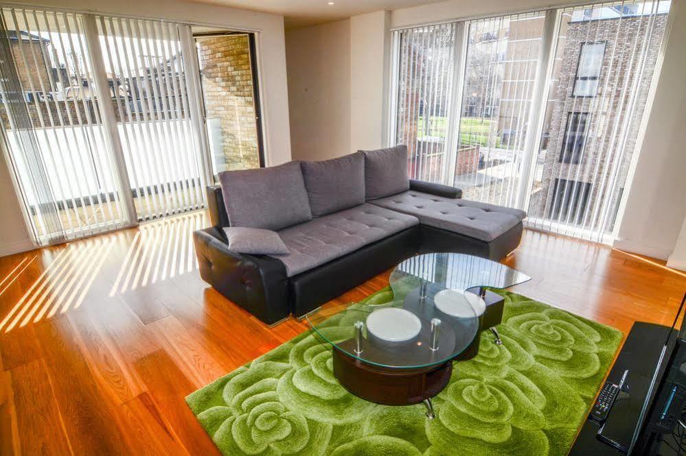 Apartment Wharf - Cambridge Av Лондон Екстериор снимка