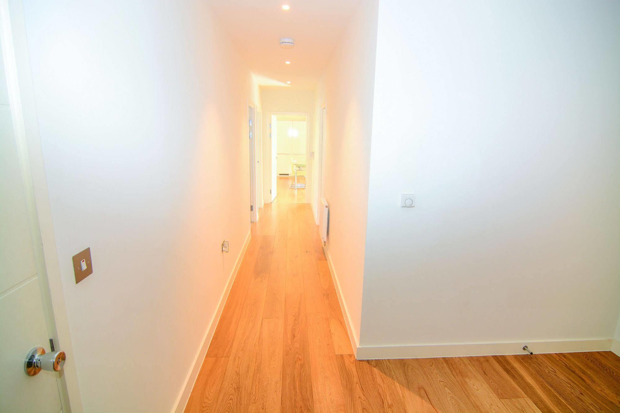Apartment Wharf - Cambridge Av Лондон Екстериор снимка