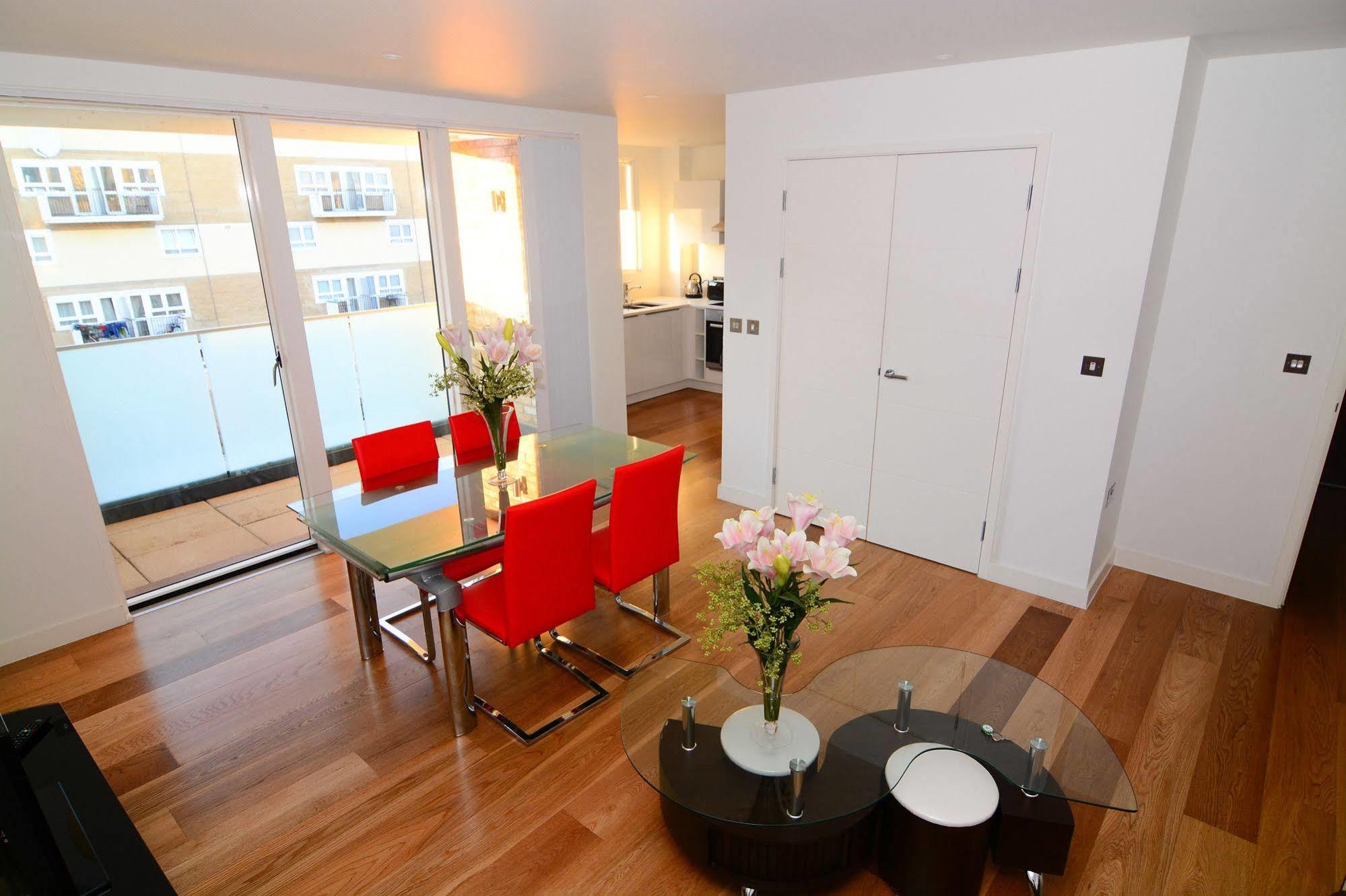 Apartment Wharf - Cambridge Av Лондон Екстериор снимка