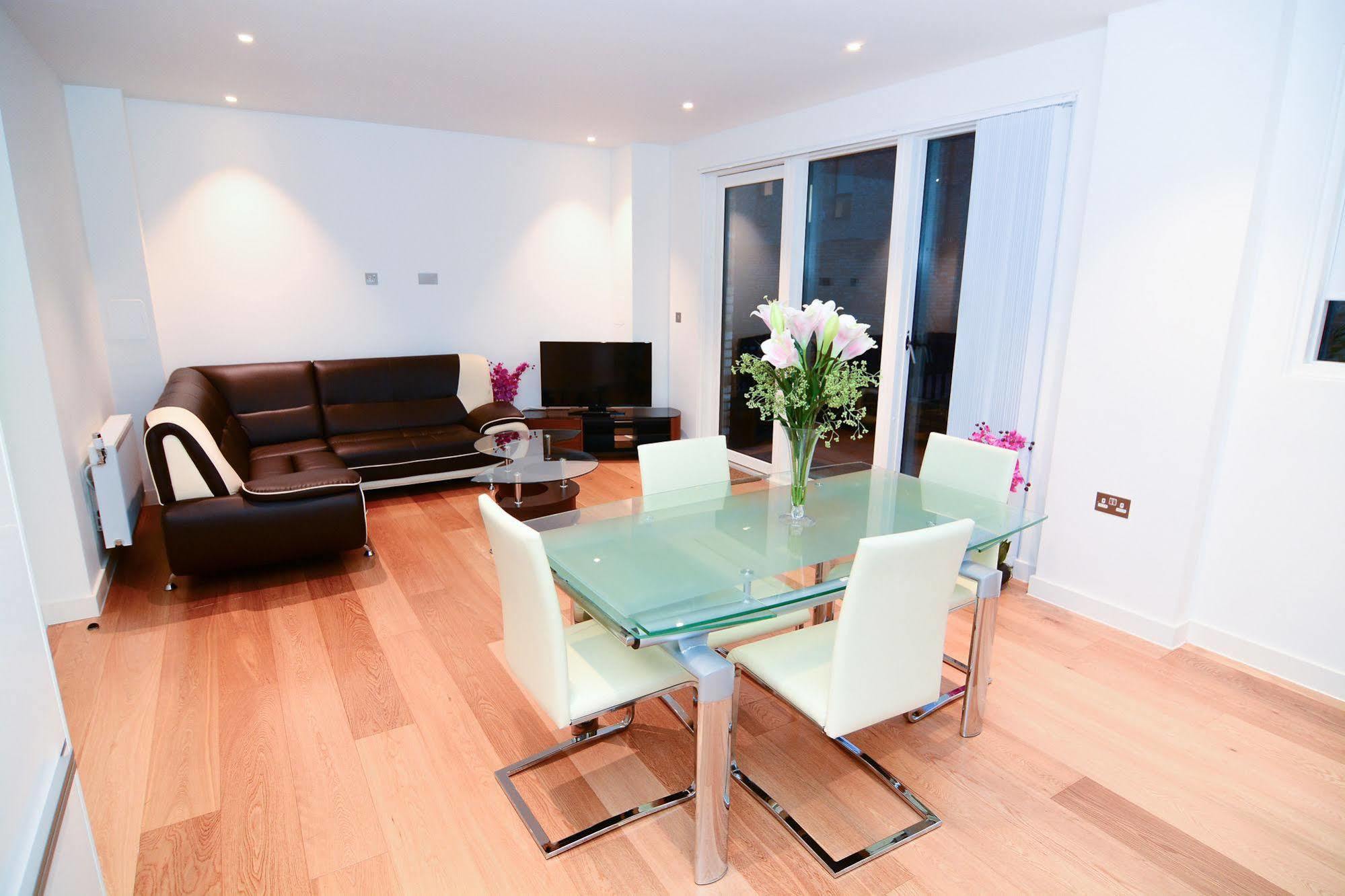 Apartment Wharf - Cambridge Av Лондон Екстериор снимка