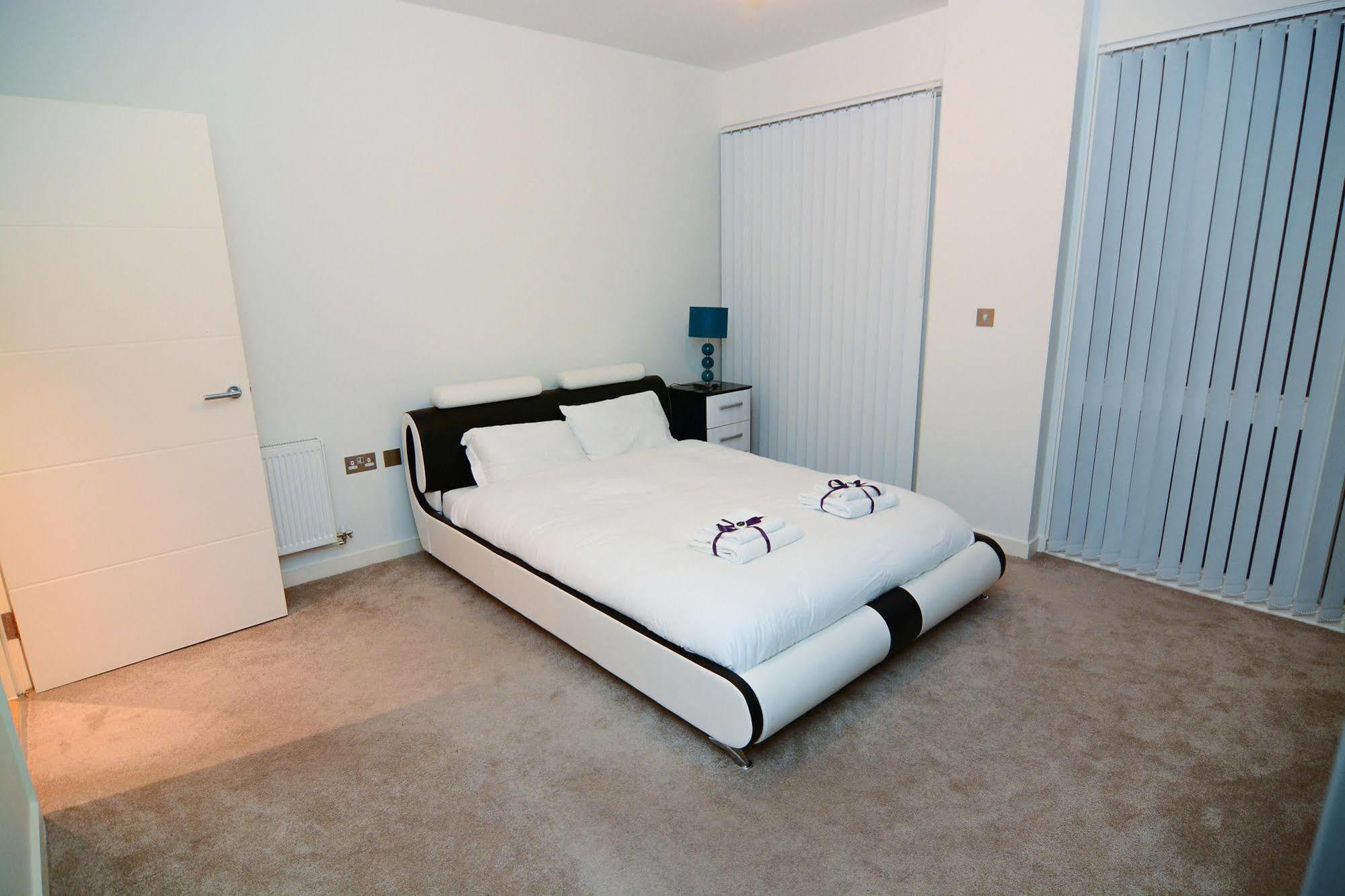 Apartment Wharf - Cambridge Av Лондон Екстериор снимка