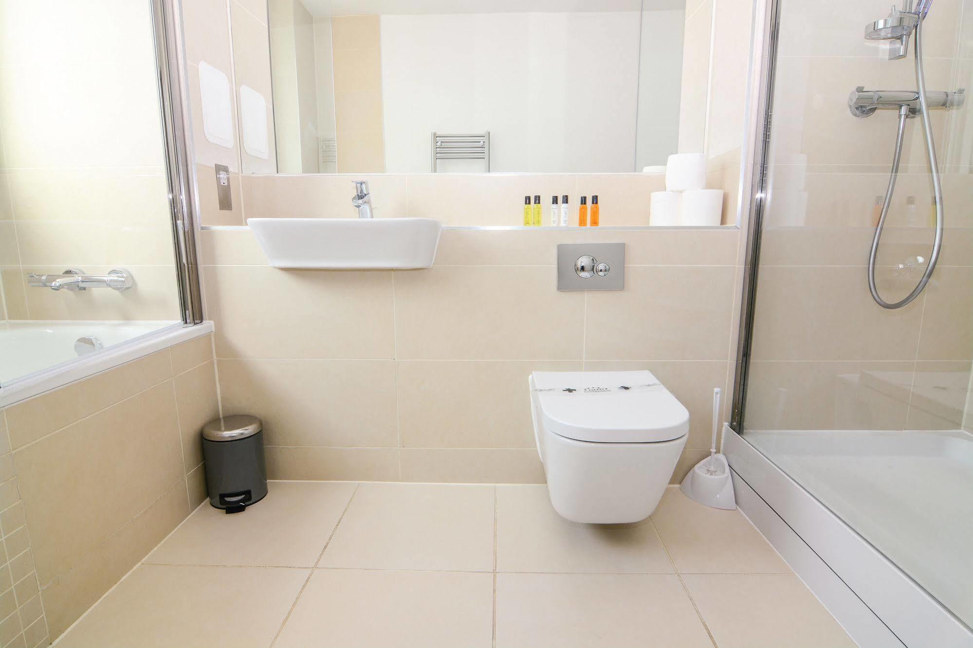 Apartment Wharf - Cambridge Av Лондон Екстериор снимка
