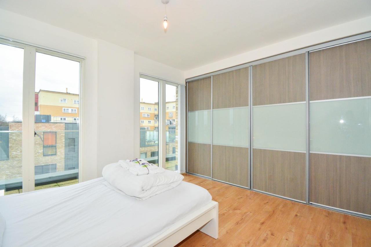 Apartment Wharf - Cambridge Av Лондон Екстериор снимка