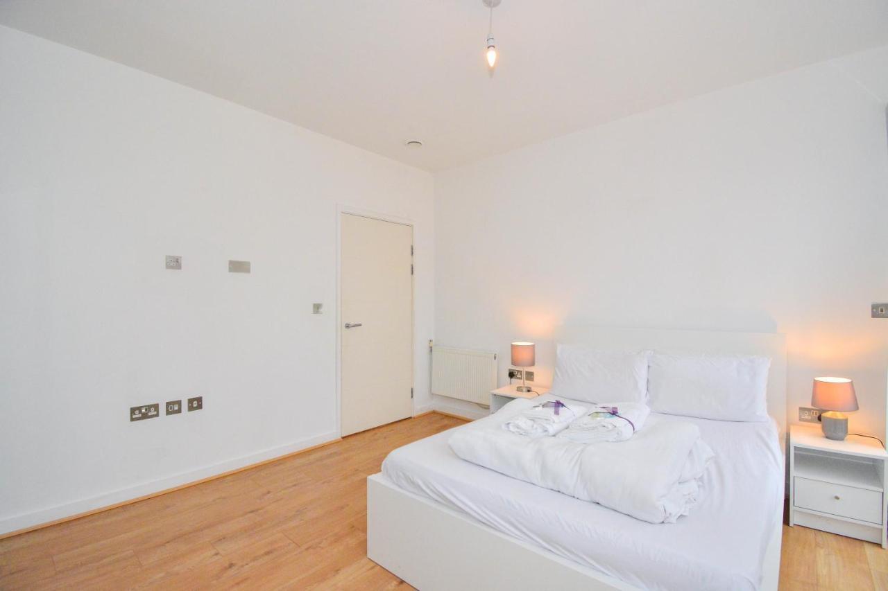 Apartment Wharf - Cambridge Av Лондон Екстериор снимка